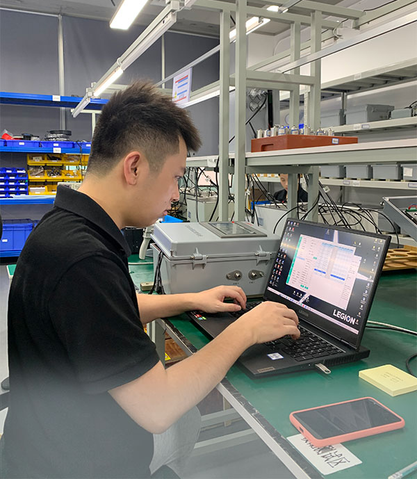 智家人匠心調試，打造[在線油液監(jiān)測系統(tǒng)]產品質量新標桿