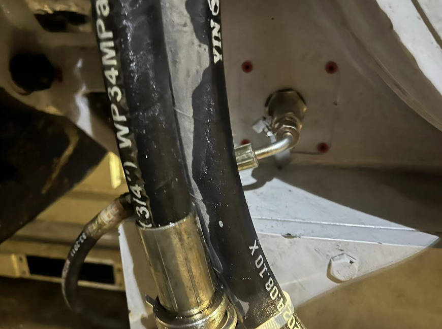 轉(zhuǎn)載機(jī)在線(xiàn)油液監(jiān)測(cè)系統(tǒng)取油口